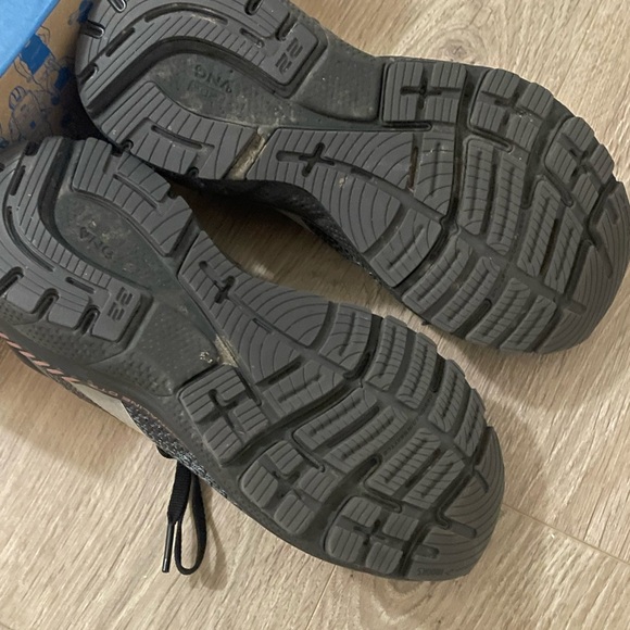 Brooks Black Athletic Shoes - Picture 10 of 10